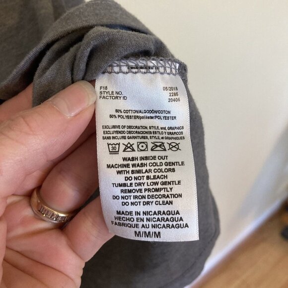 Team Apparel Medium Women Short Sleeve T-shirt Vikings Football Graphic - Picture 5 of 7